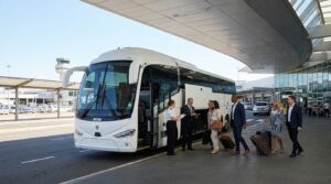 How to plan airport transfers for large groups